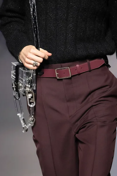 Look 16